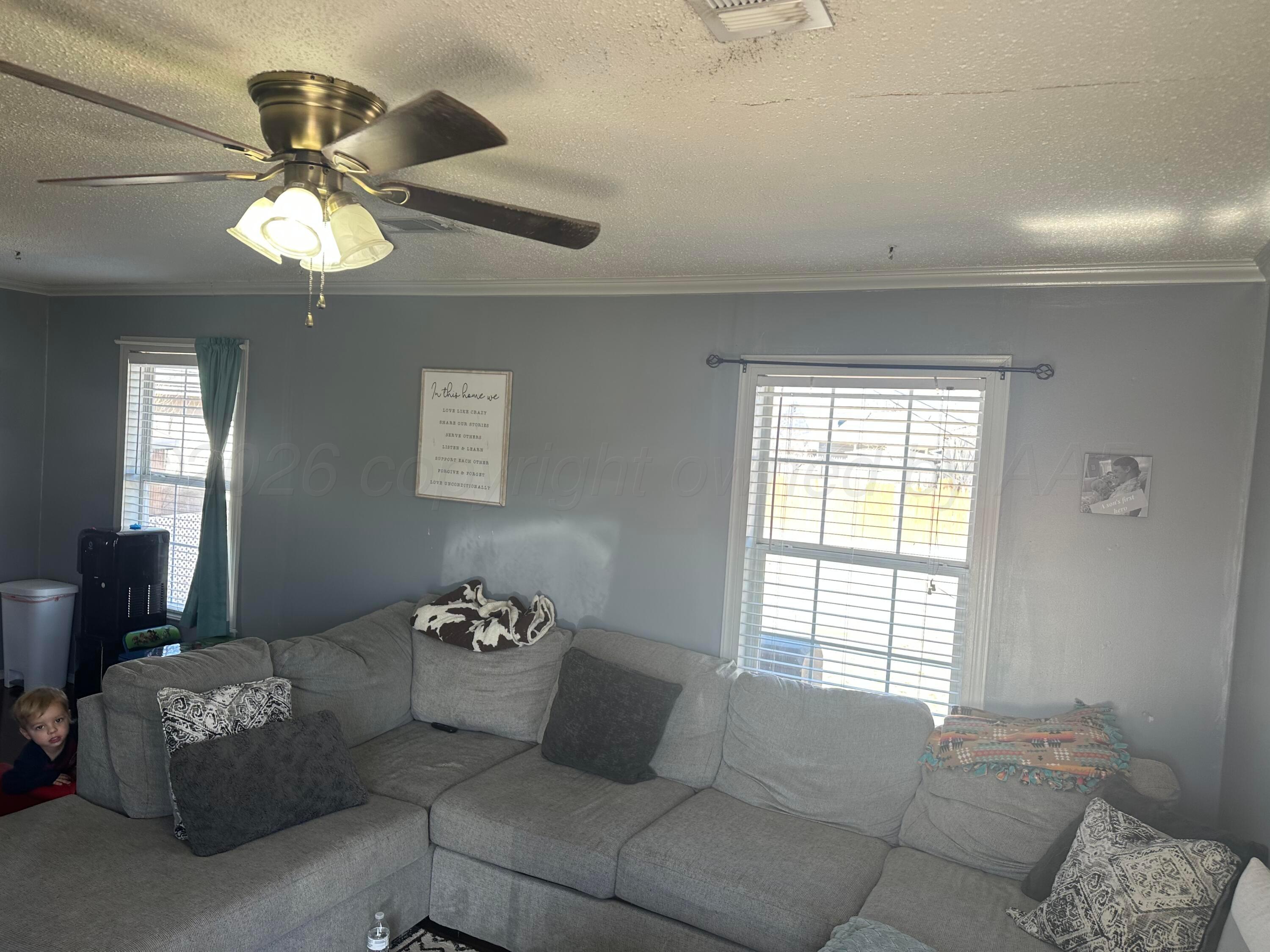 934 Elmore Street Borger, TX 79007 - Photo 3 of 13 IMG_3354-preview