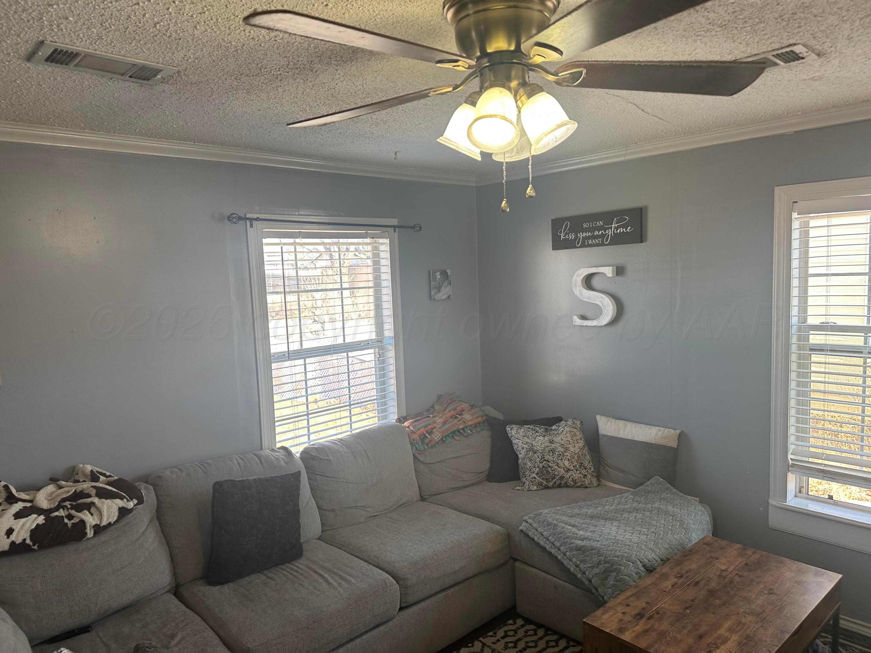 934 Elmore Street Borger, TX 79007 - Photo 5 of 13 IMG_3356-preview