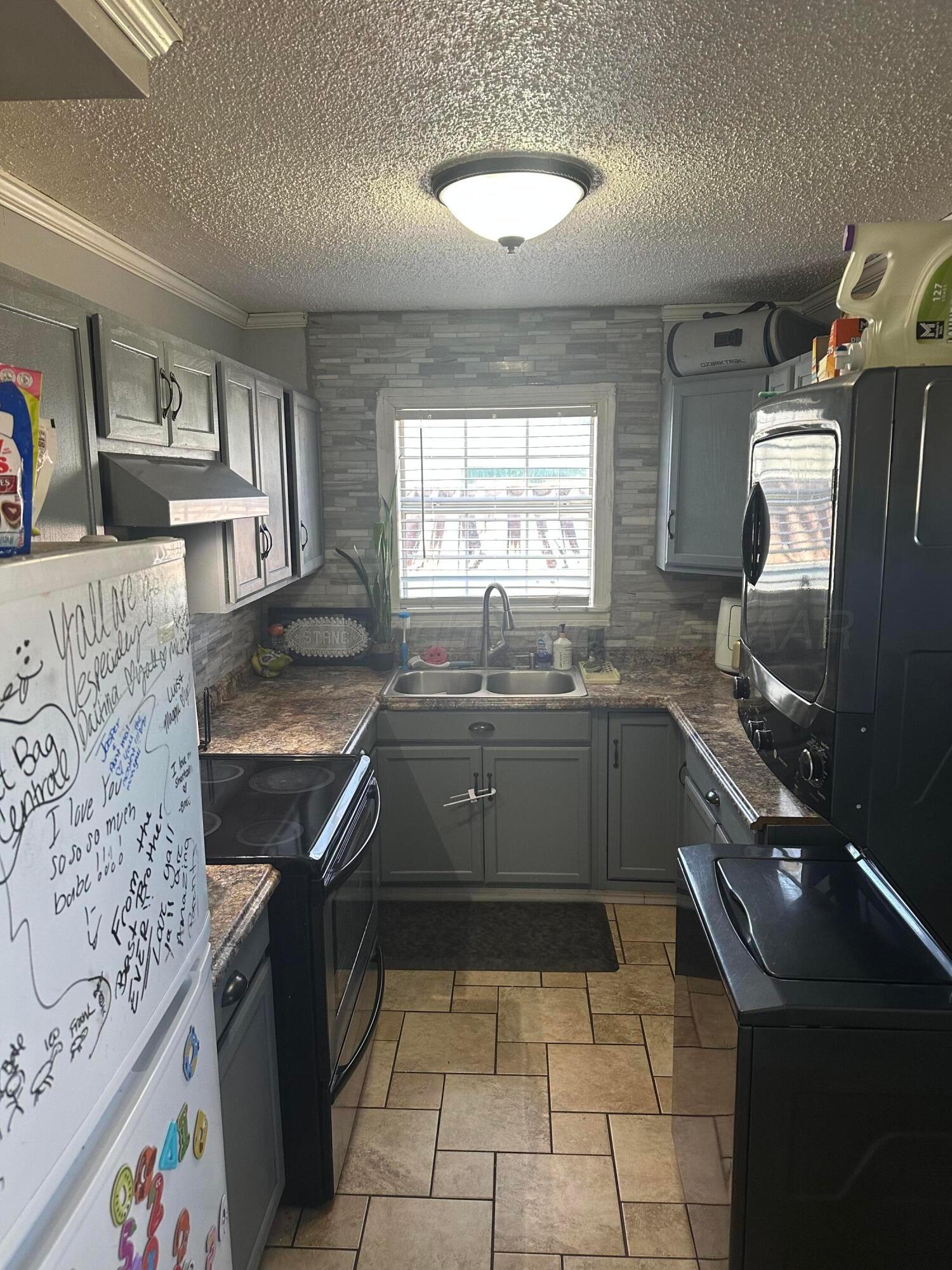 934 Elmore Street Borger, TX 79007 - Photo 7 of 13 IMG_3358-preview