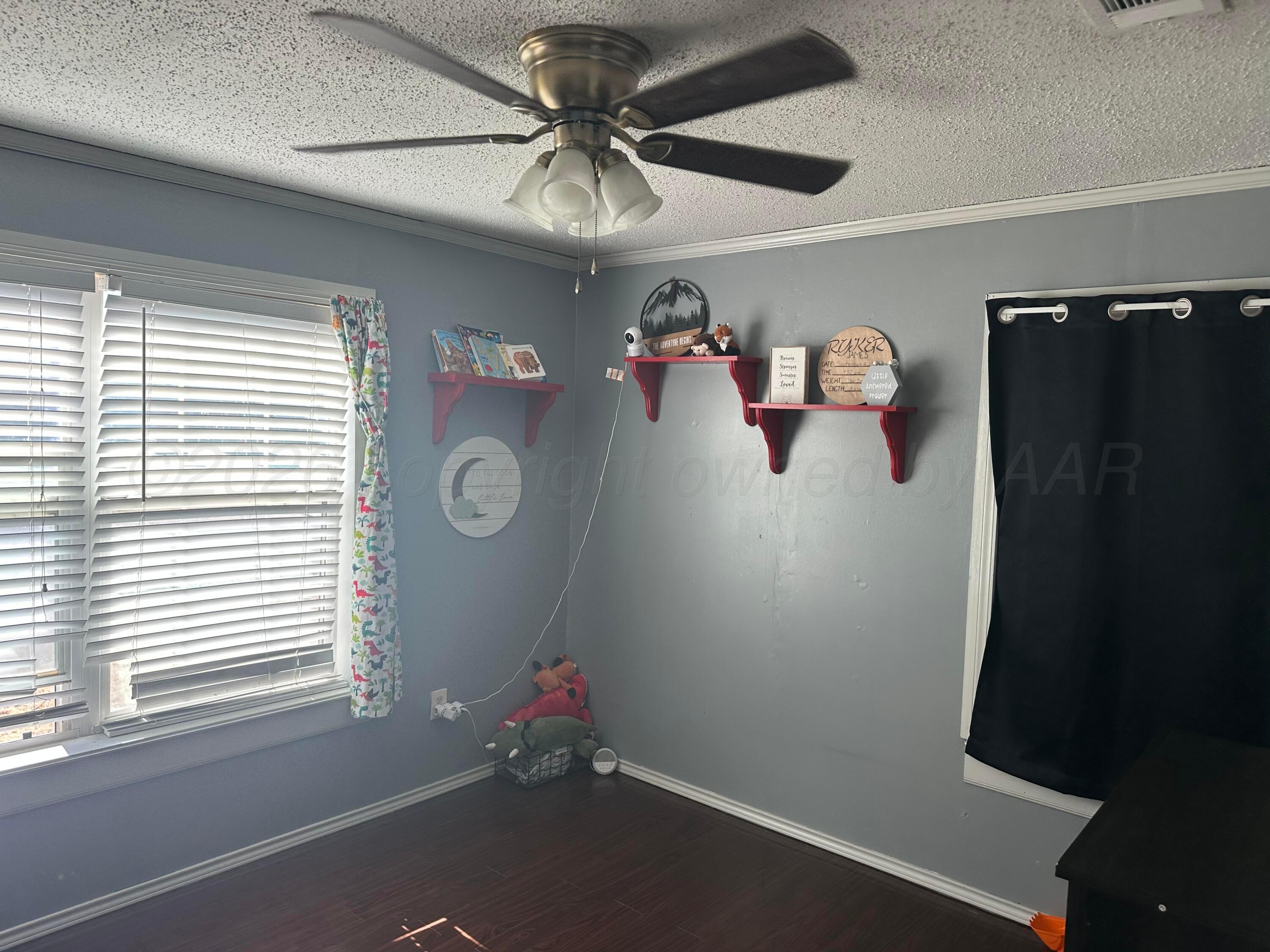 934 Elmore Street Borger, TX 79007 - Photo 9 of 13 IMG_3360-preview