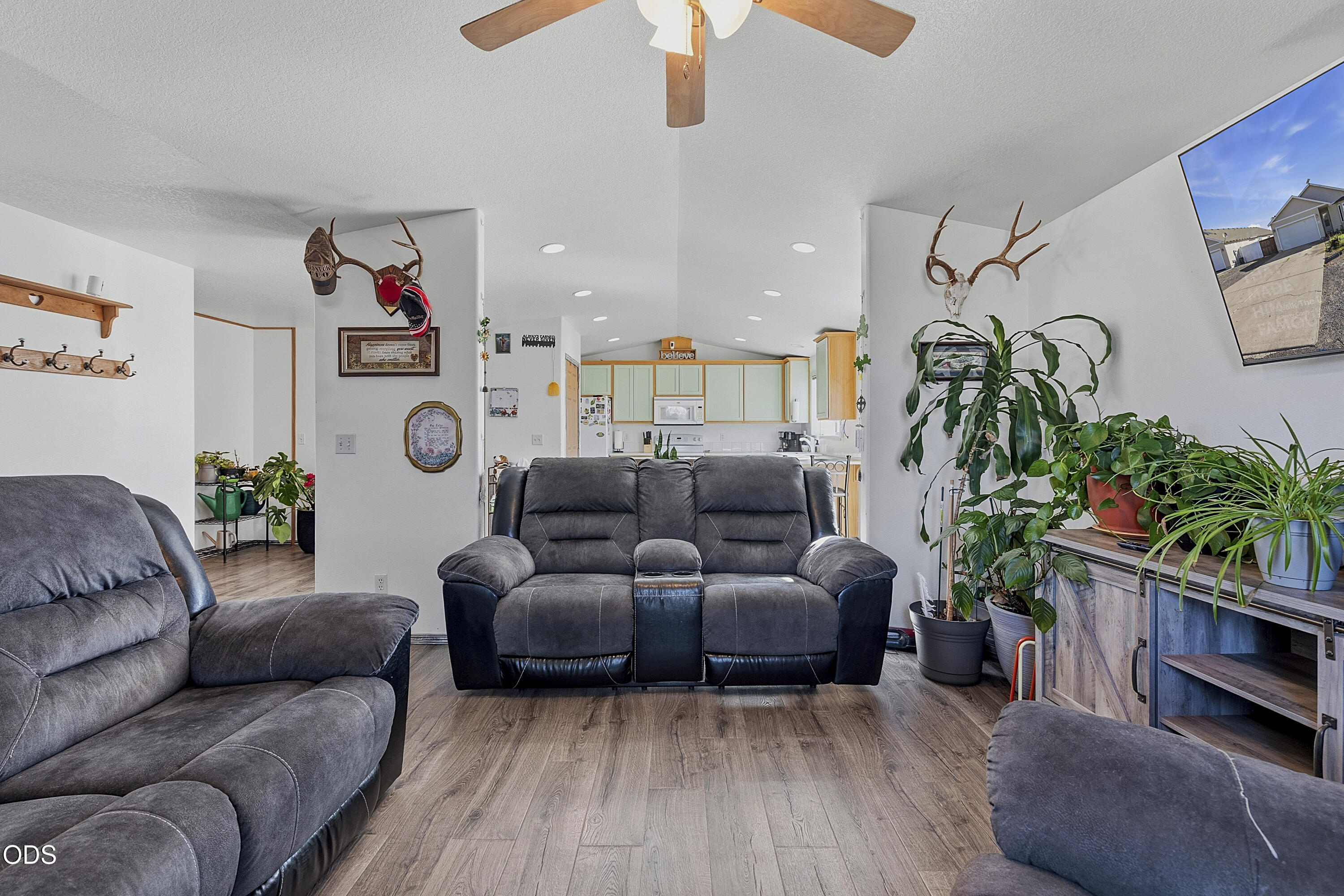 316 Center Ridge Drive Culver, OR 97734 - Photo 8 of 35