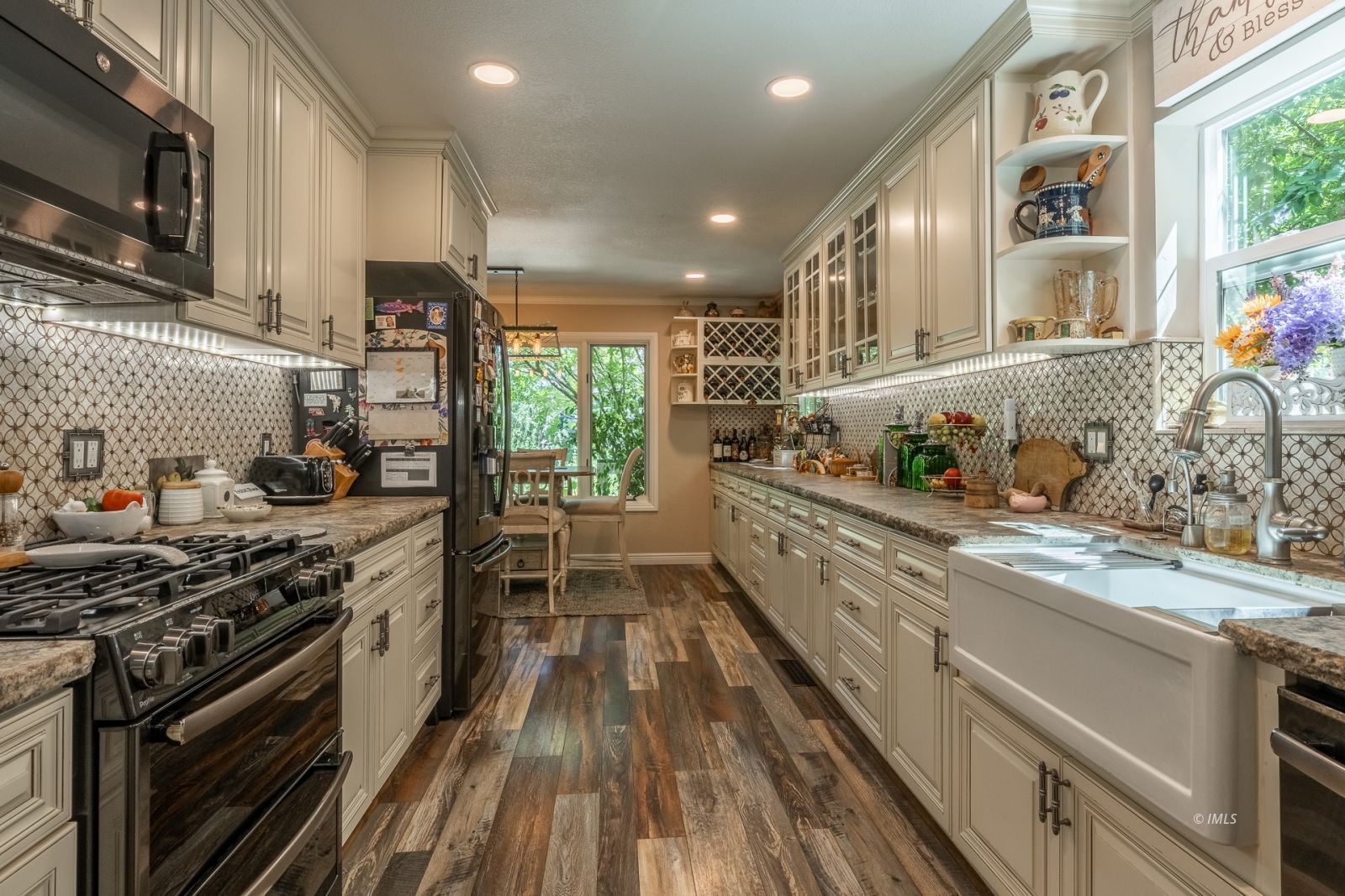 53 Ocean View Road Bishop, CA 93514 - Photo 10 of 34 Kitchen