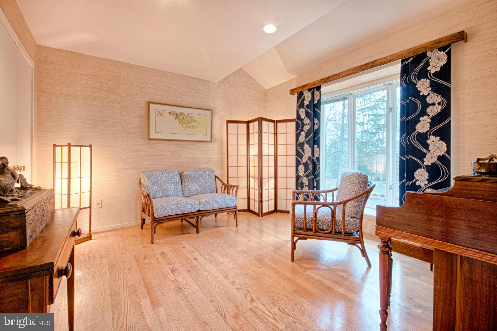 11404 Fieldstone Lane Reston, VA 20191 - Photo 7 of 30 a bedroom with furniture and a window