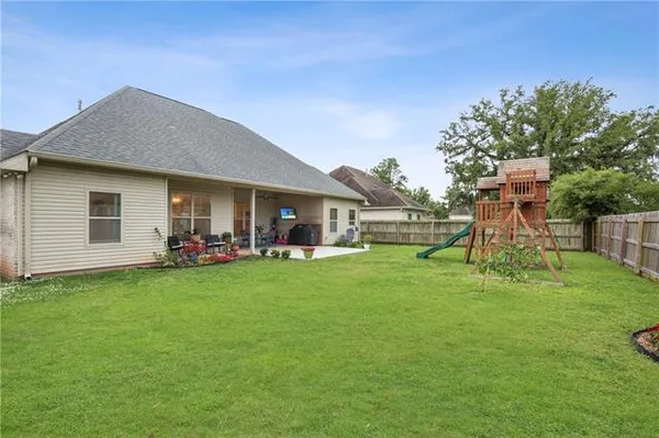 $2,700 | 6020 Canary Drive, Madisonville, LA 70447