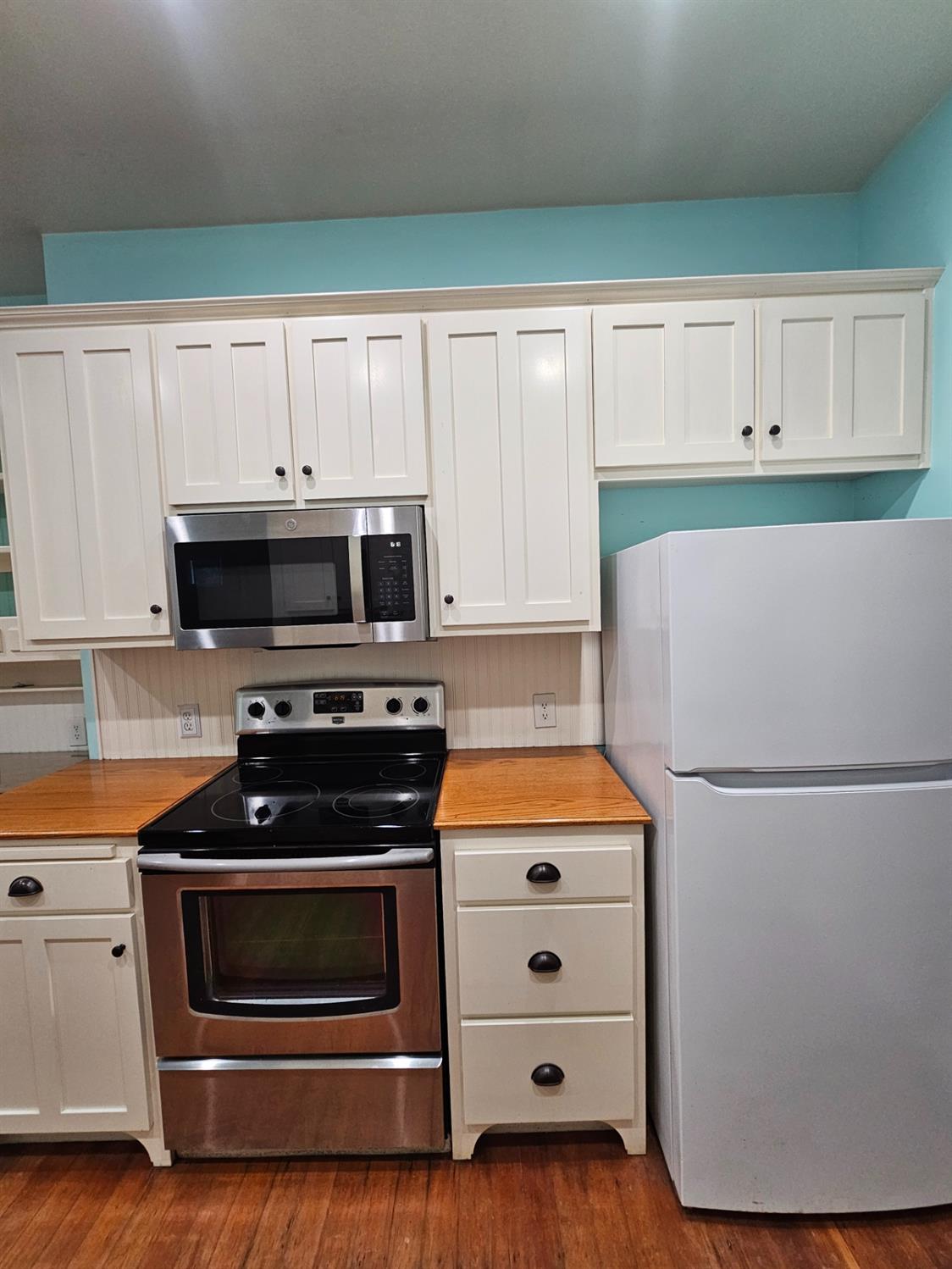 940 Vermont Street Gridley, CA 95948 - Photo 15 of 55 a kitchen with stainless steel appliances a stove a microwave and a refrigerator