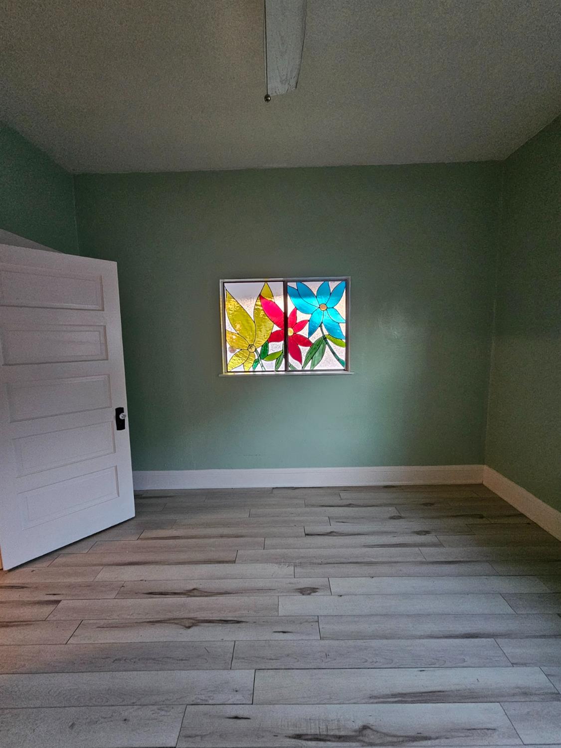 940 Vermont Street Gridley, CA 95948 - Photo 43 of 55 a view of a hallway with wooden floor and a cabinet