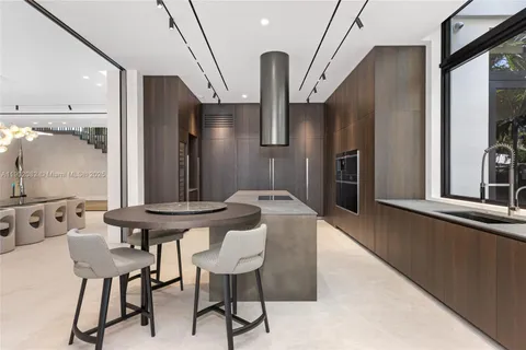 $17,999,000 | 1800 West 27th Street, Miami Beach, FL 33140