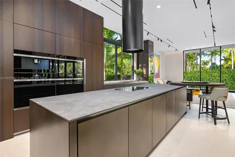 $17,999,000 | 1800 West 27th Street, Miami Beach, FL 33140