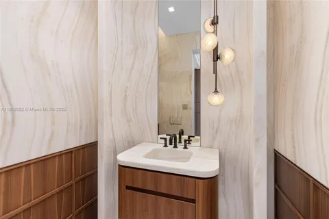 $17,999,000 | 1800 West 27th Street, Miami Beach, FL 33140