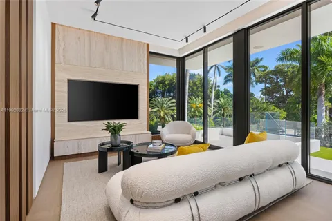 $17,999,000 | 1800 West 27th Street, Miami Beach, FL 33140