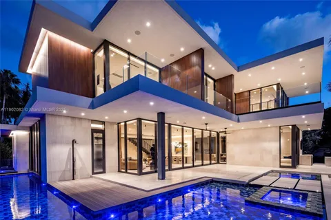 $17,999,000 | 1800 West 27th Street, Miami Beach, FL 33140