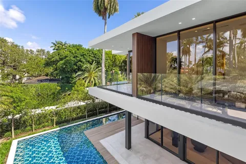 $17,999,000 | 1800 West 27th Street, Miami Beach, FL 33140