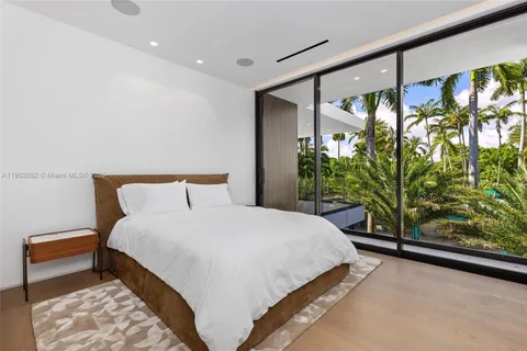 $17,999,000 | 1800 West 27th Street, Miami Beach, FL 33140