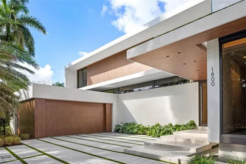 $17,999,000 | 1800 West 27th Street, Miami Beach, FL 33140