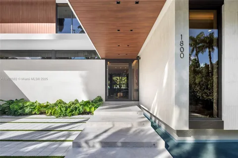 $17,999,000 | 1800 West 27th Street, Miami Beach, FL 33140