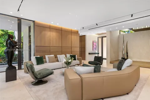 $17,999,000 | 1800 West 27th Street, Miami Beach, FL 33140