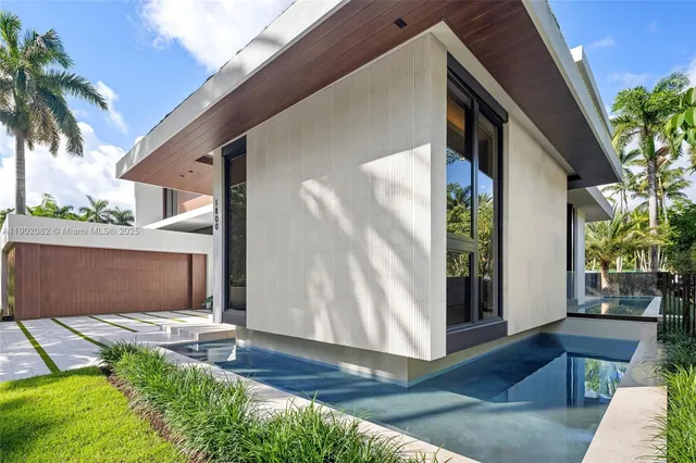 $17,999,000 | 1800 West 27th Street, Miami Beach, FL 33140