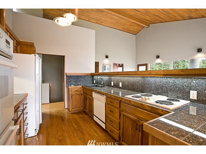 8116 Frederick Place Edmonds, WA 98026 - Photo 11 of 25