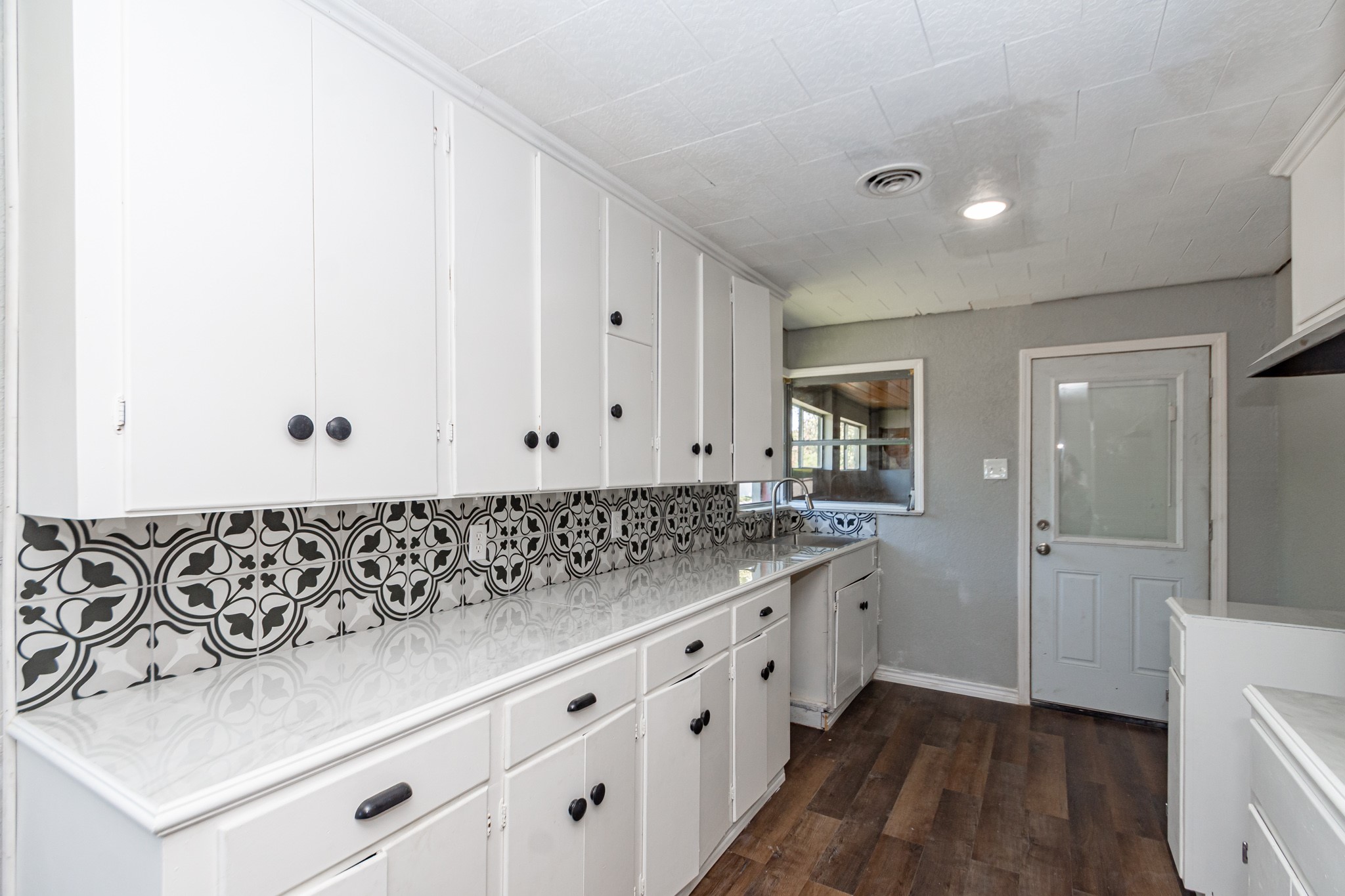 1230 West 4th Street Freeport, TX 77541 - Photo 17 of 49 Renovated kitchen.