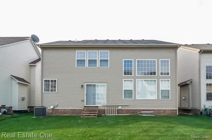 27634 Cromwell Road Novi, MI 48374 - Photo 21 of 26 021-Rear_View-1319461-mls.jpg