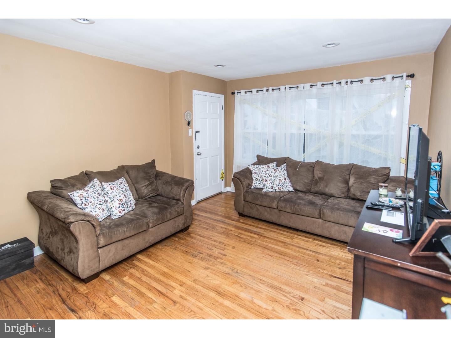 2121 Ripley Street Philadelphia, PA 19152 - Photo 3 of 19 Gallery Image 3