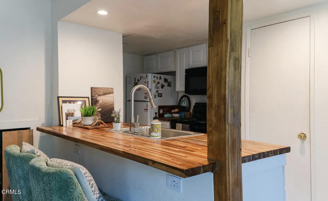 1226 Portola Road Ventura, CA 93003 - Photo 4 of 9