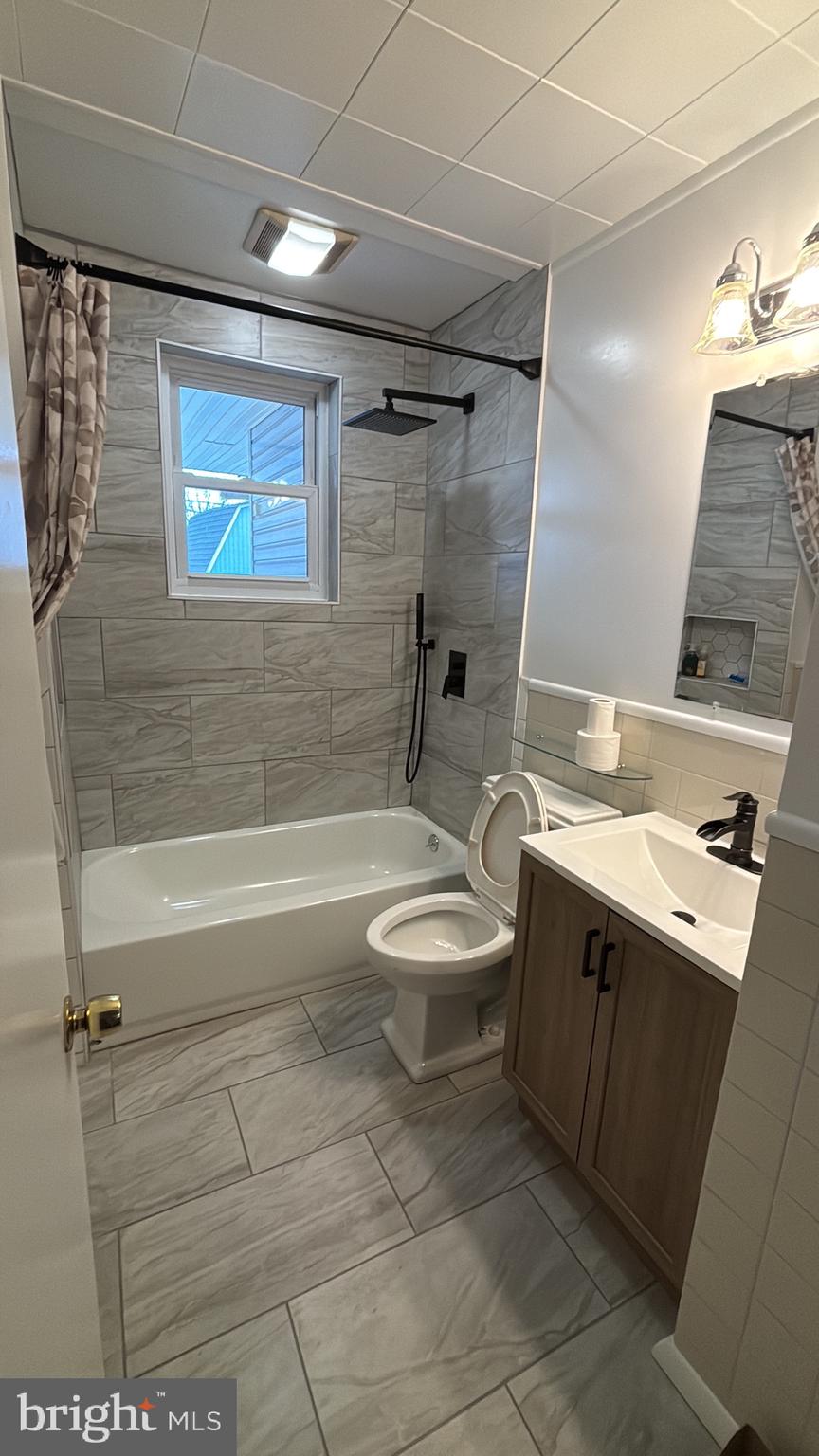 224 Pinewood Road Baltimore, MD 21222 - Photo 14 of 21 a bathroom with a sink a toilet and shower