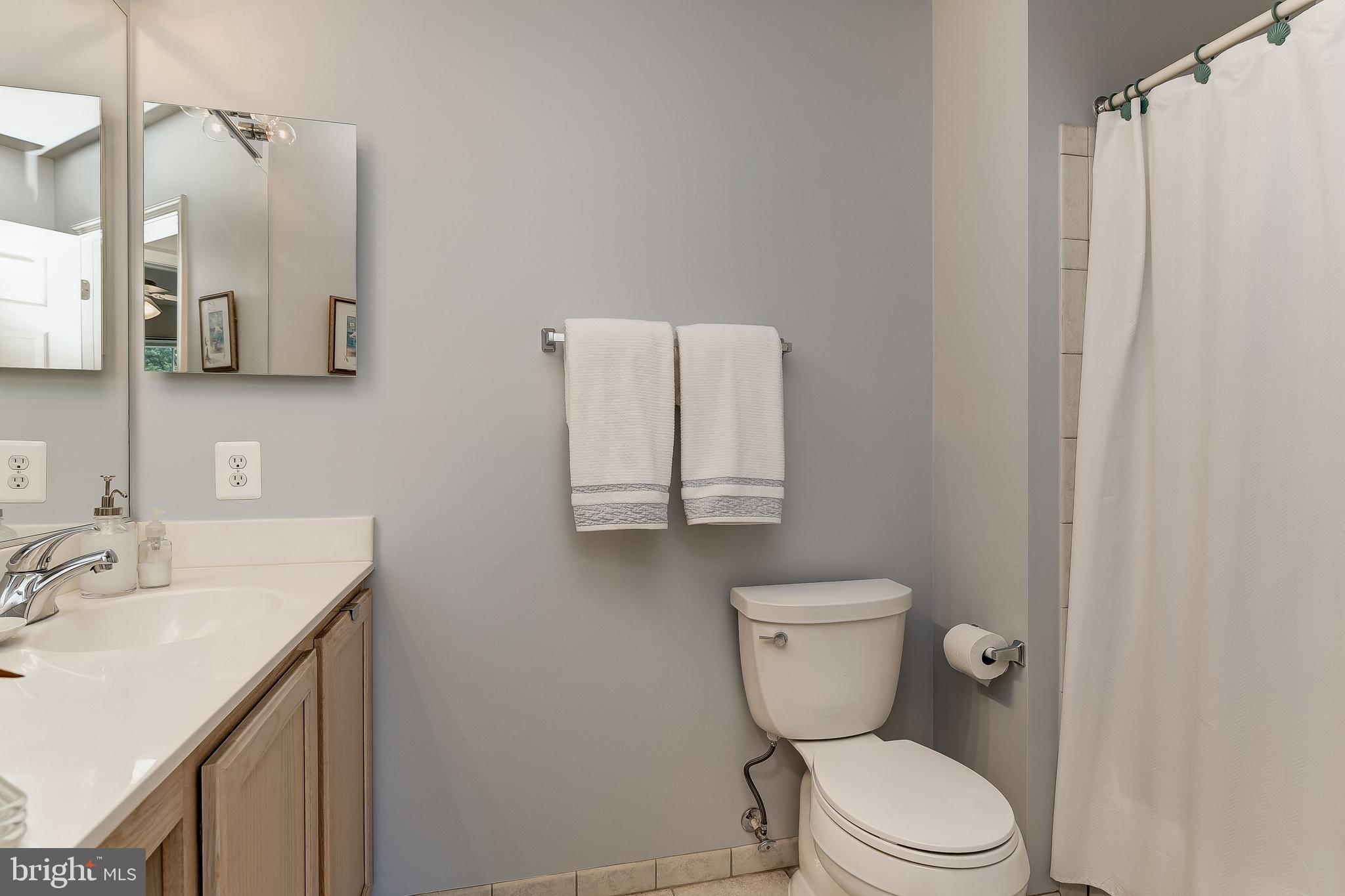 11012 Hemingway Court Silver Spring, MD 20902 - Photo 14 of 19 Hall Bath