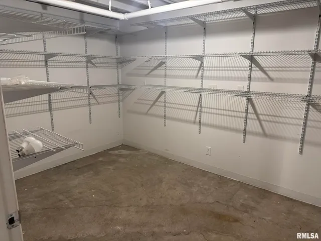 $1,800 | 1868 Kings Drive, Bettendorf, IA 52722