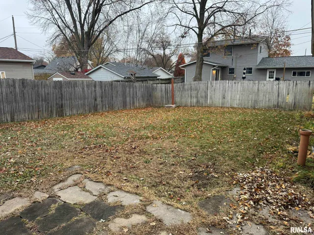 $1,800 | 1868 Kings Drive, Bettendorf, IA 52722