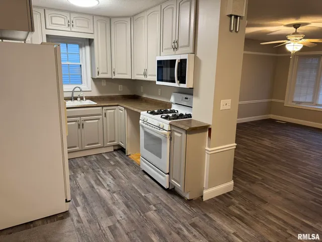 $1,800 | 1868 Kings Drive, Bettendorf, IA 52722