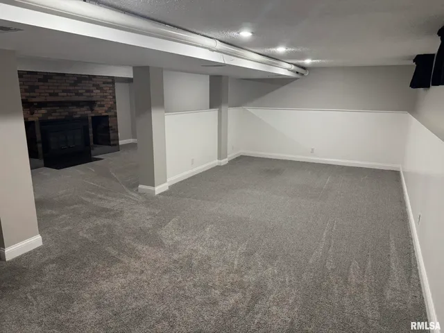 $1,800 | 1868 Kings Drive, Bettendorf, IA 52722