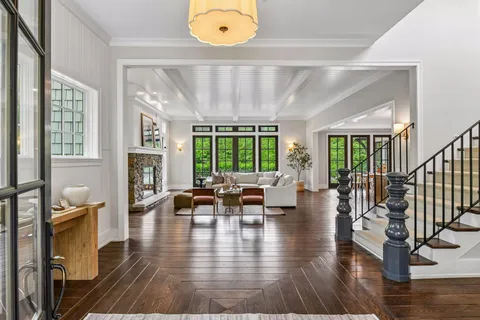 $3,795,000 | 20455 Park Place, Deephaven, MN 55331