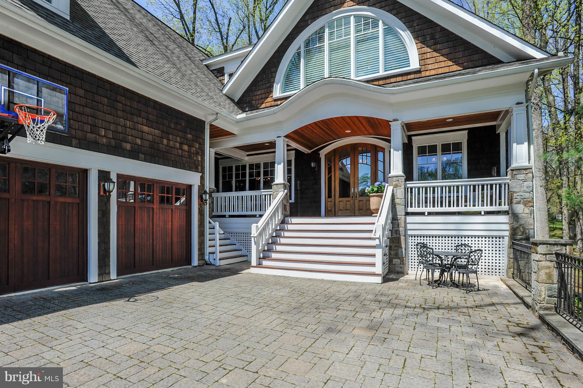 306 Ayito Road Southeast Vienna, VA 22180 - Photo 2 of 82 Space for all to park