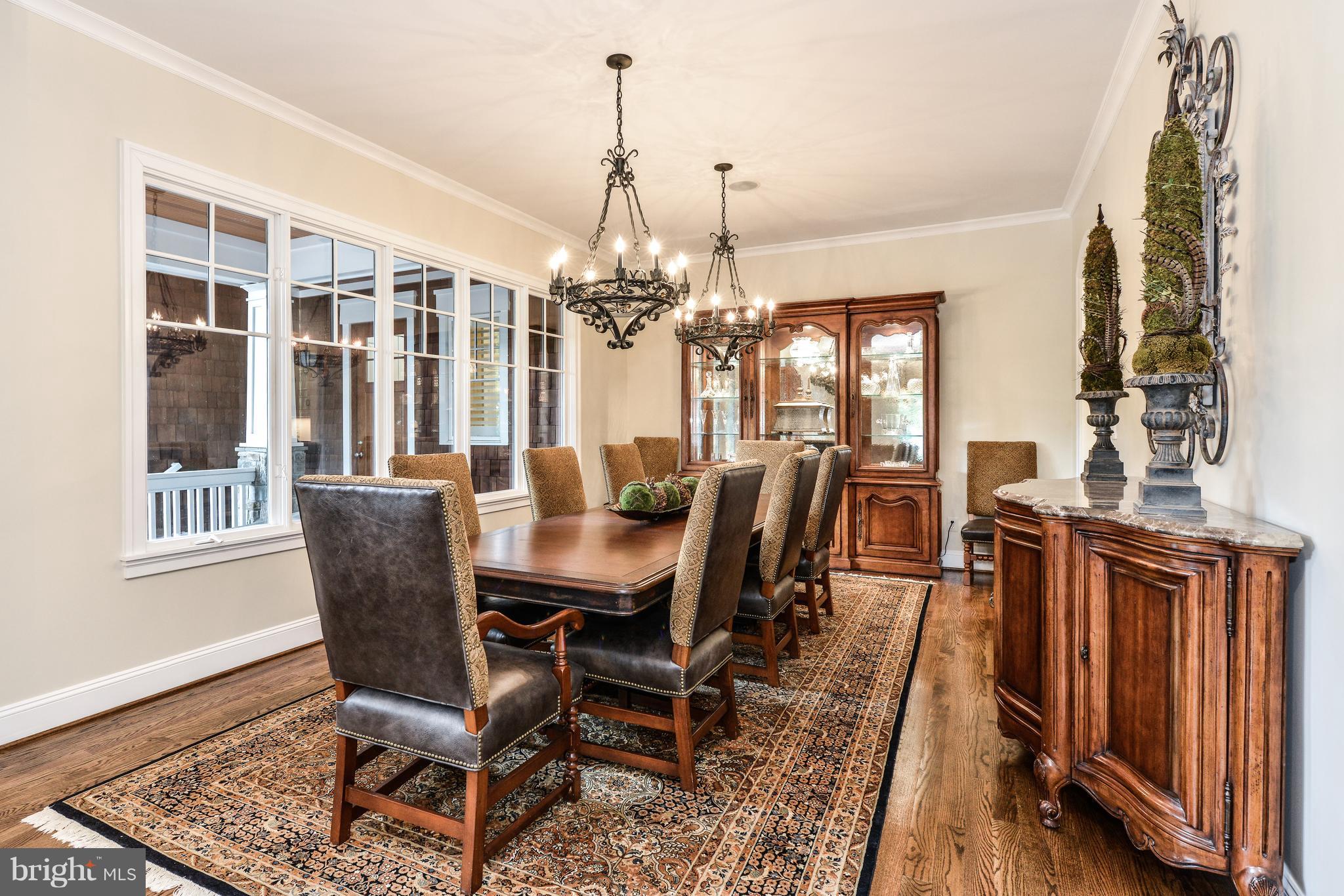306 Ayito Road Southeast Vienna, VA 22180 - Photo 11 of 82 Holidays where all can be invited