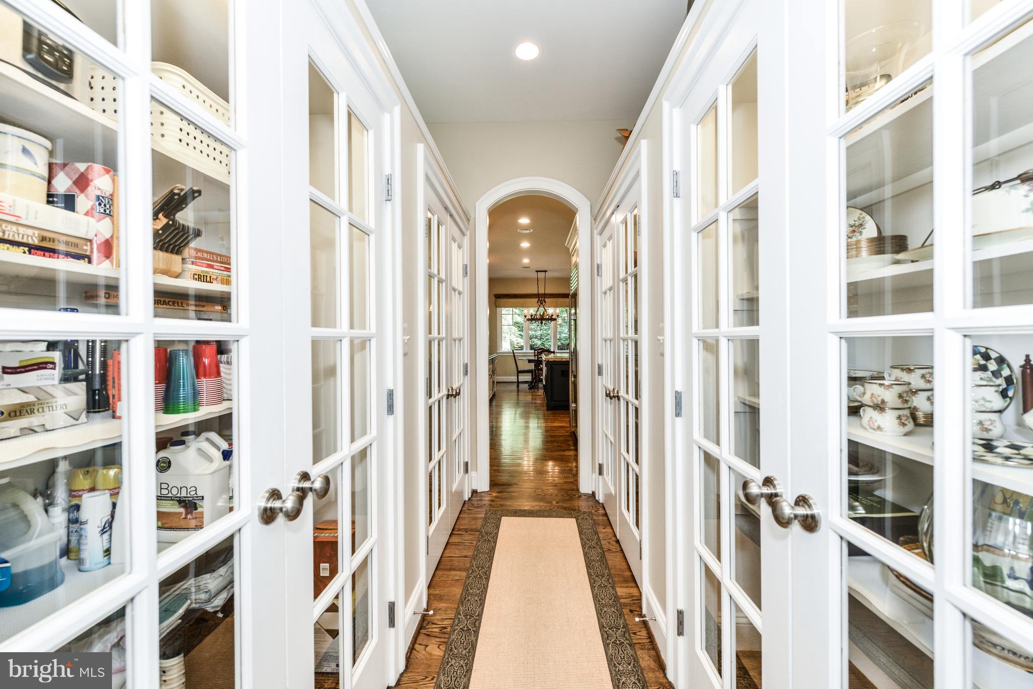 306 Ayito Road Southeast Vienna, VA 22180 - Photo 21 of 82 Amazing pantry