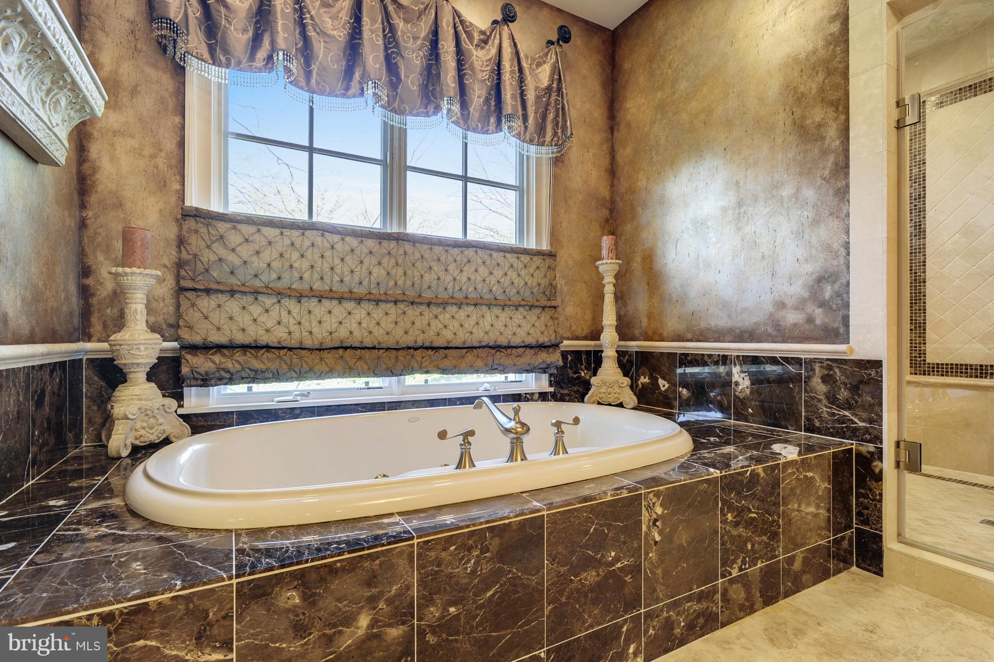 306 Ayito Road Southeast Vienna, VA 22180 - Photo 43 of 82 Jetted tub