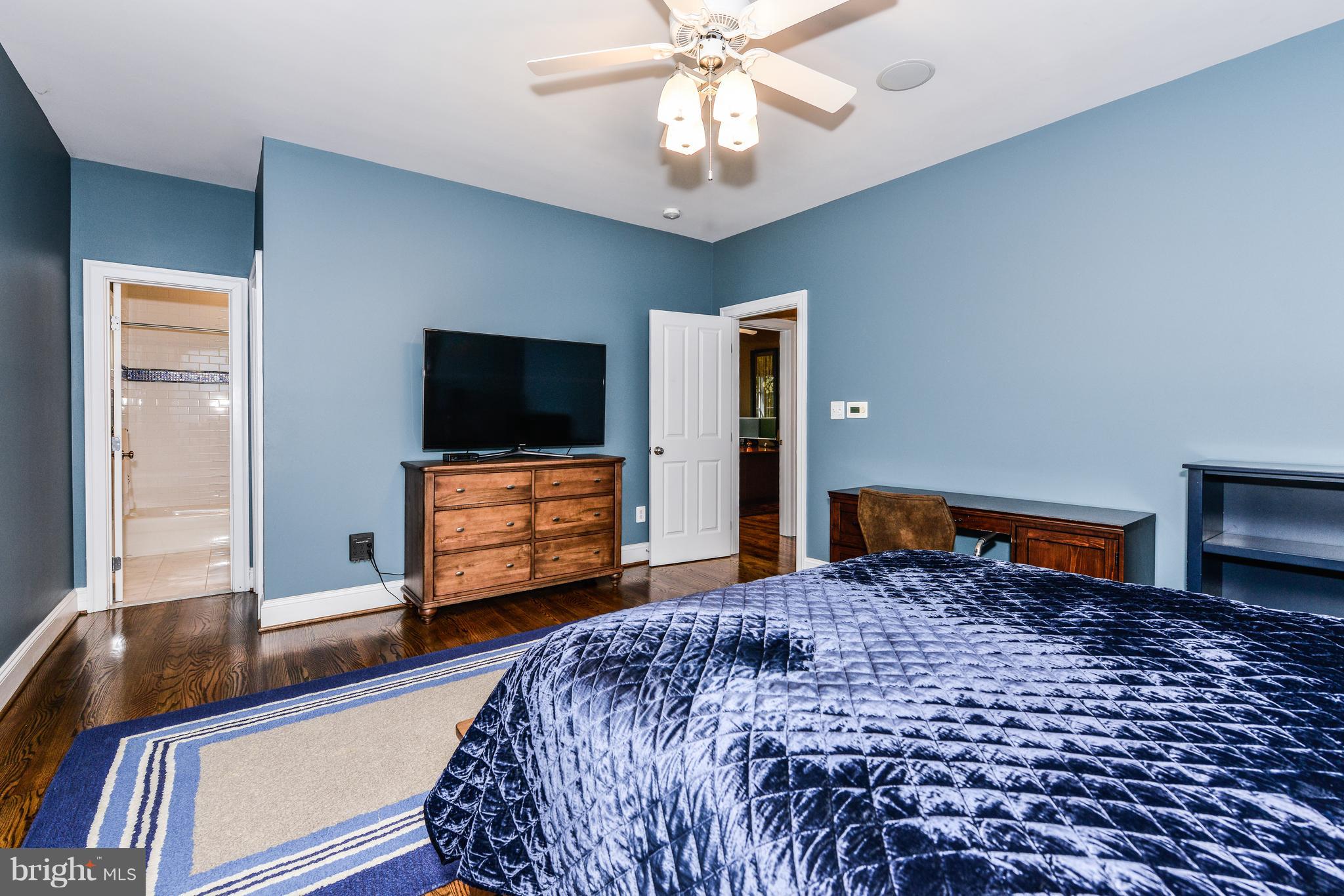 306 Ayito Road Southeast Vienna, VA 22180 - Photo 53 of 82 Bedroom #3 with walk-in closet