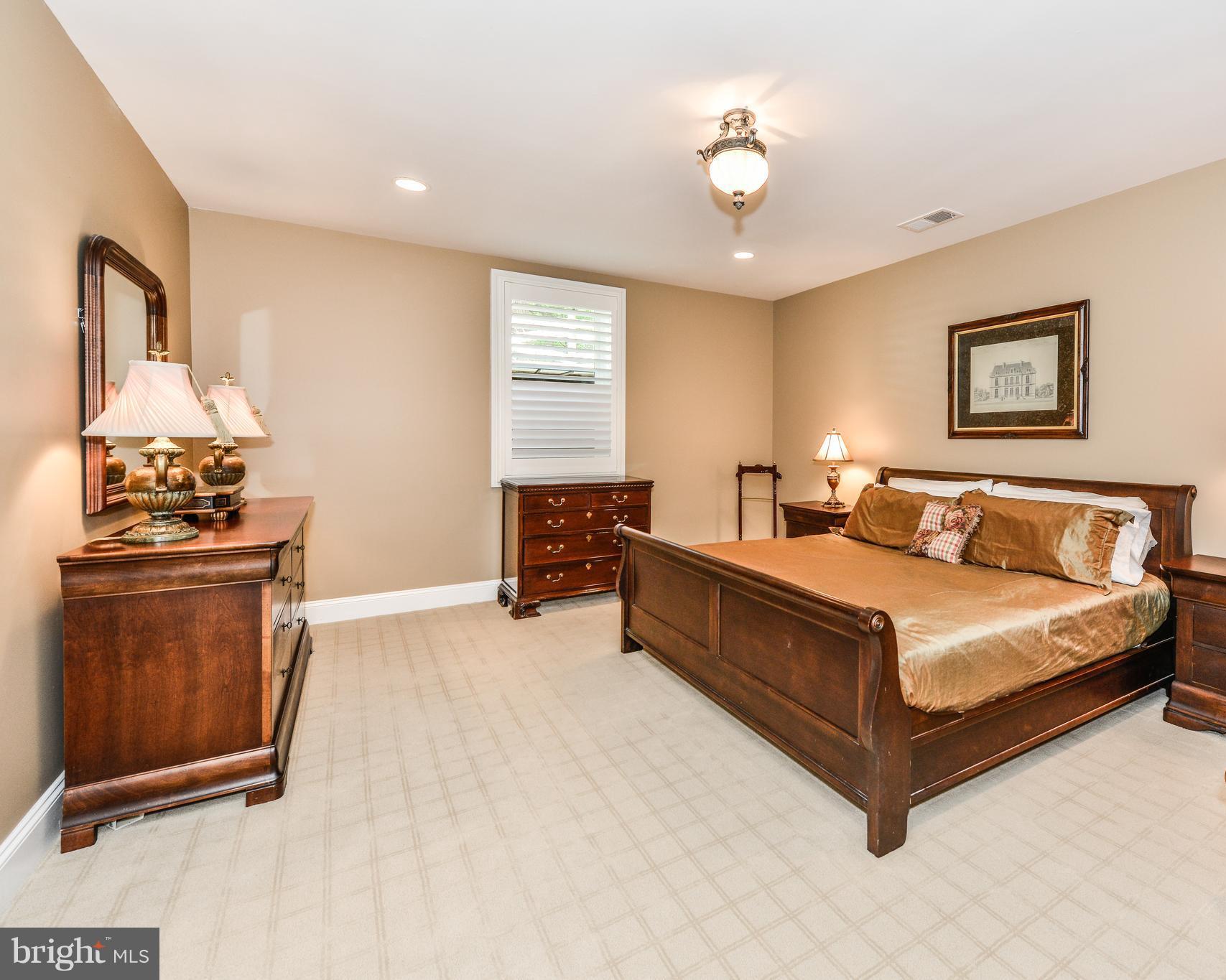 306 Ayito Road Southeast Vienna, VA 22180 - Photo 62 of 82 Bedroom #5 with walk-in closet