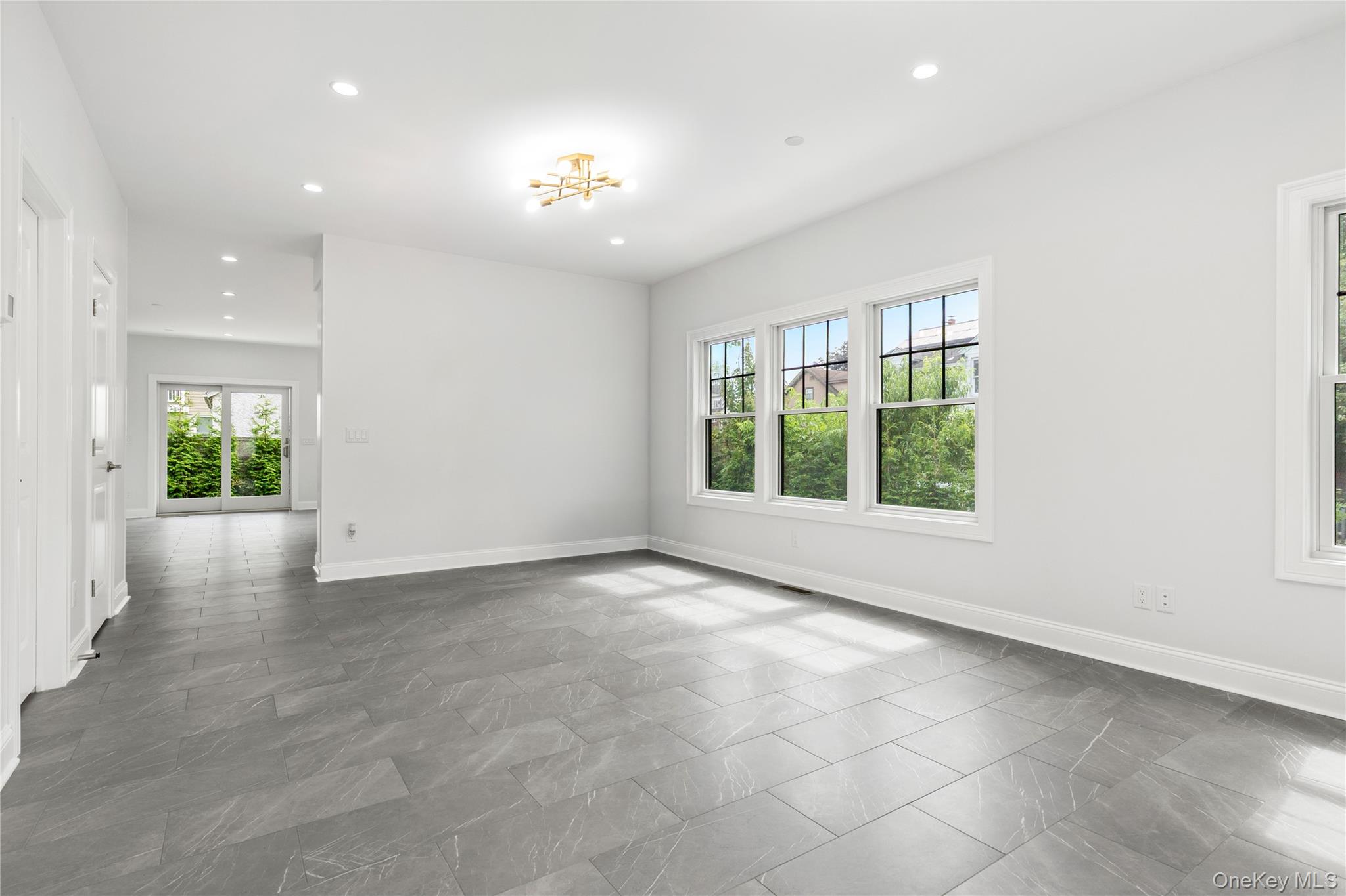 535 2nd Street, Unit DUPLEX R Mamaroneck, NY 10543 - Photo 6 of 32 This vast living/dining space allows flexible configurations to suit your personal lifestyle needs.