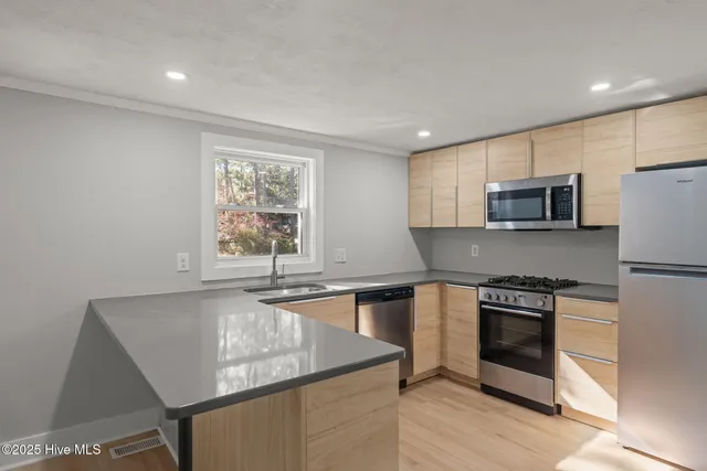 $1,750 | 255 West Delaware Avenue, Southern Pines, NC 28387