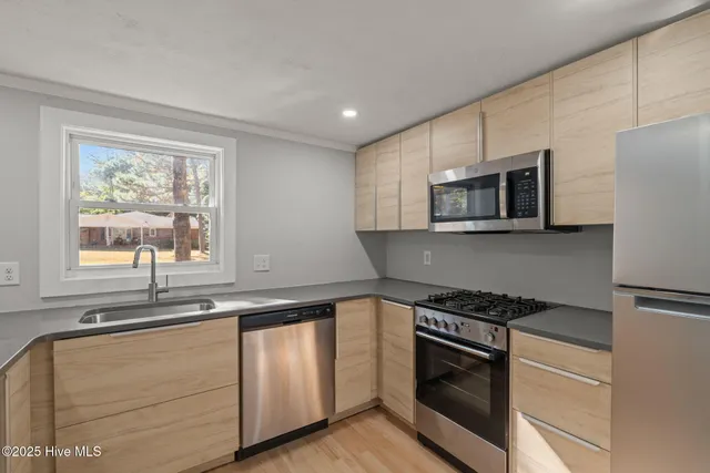 $1,750 | 255 West Delaware Avenue, Southern Pines, NC 28387