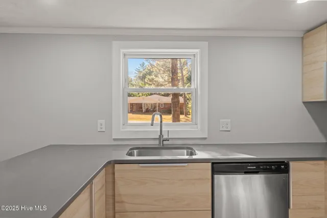 $1,750 | 255 West Delaware Avenue, Southern Pines, NC 28387