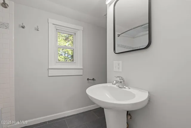 $1,750 | 255 West Delaware Avenue, Southern Pines, NC 28387