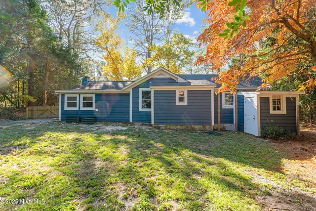 $1,750 | 255 West Delaware Avenue, Southern Pines, NC 28387