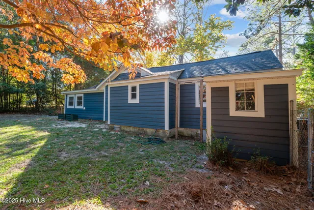 $1,750 | 255 West Delaware Avenue, Southern Pines, NC 28387