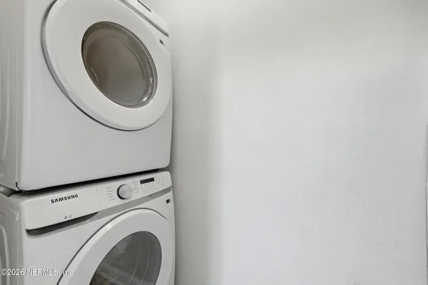 a close up view of a washer and dryer