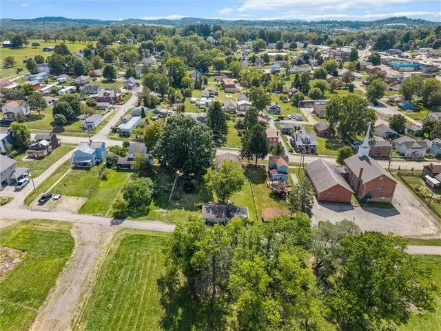a picture of a wall with a white wall