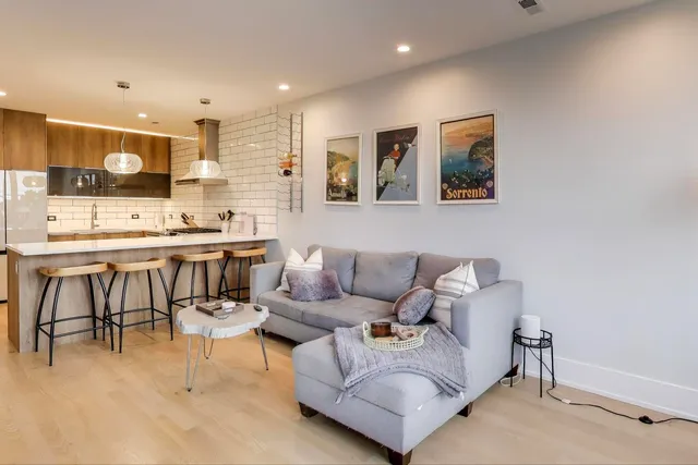 $325,000 | 3320 North Narragansett Avenue, Unit 2, Chicago, IL 60634