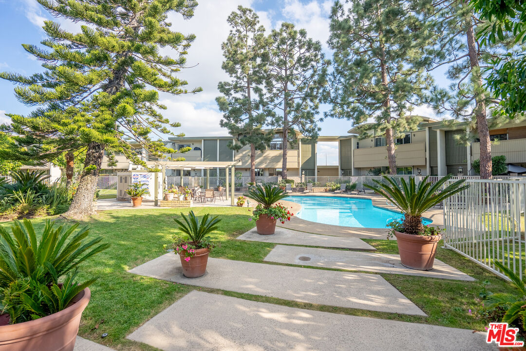13214 Fiji Way, Unit T Marina del Rey, CA 90292 - Photo 30 of 31 a view of yard in front of house